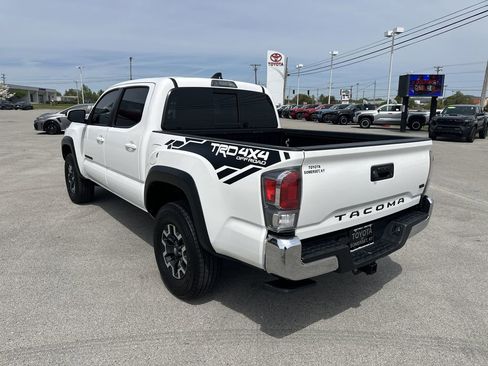 Certified 2022 Toyota Tacoma TRD Off-Road AWD/4WD image 7