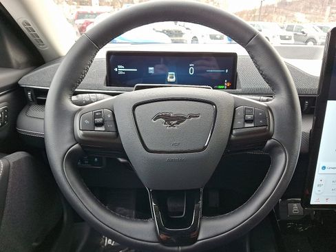 Certified 2025 Ford Mustang Mach-E Premium image 19