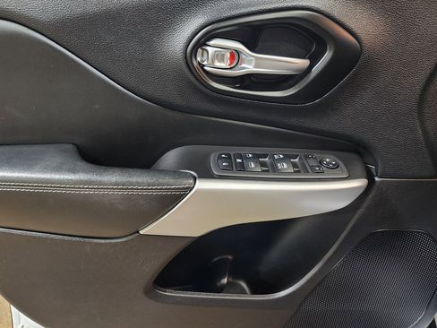 Used 2022 Jeep Cherokee Latitude w/ Sun & Sound Group image 42