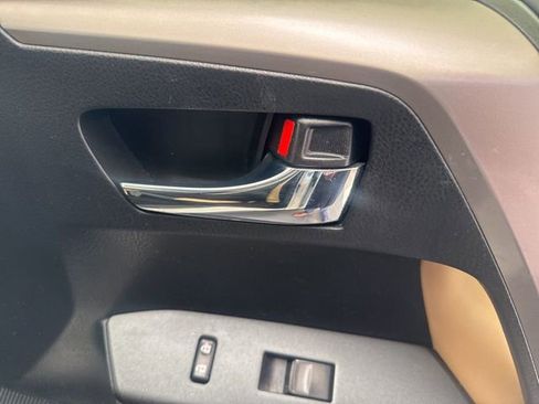 Used 2018 Toyota RAV4 XLE image 7