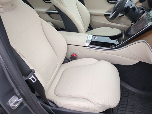Used 2025 Mercedes-Benz C 300 Sedan image 36