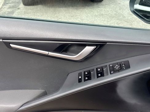 Used 2025 Kia Niro LX FWD image 17