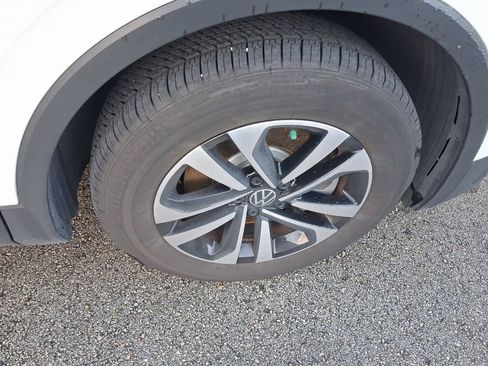 Used 2024 Volkswagen Tiguan S image 9