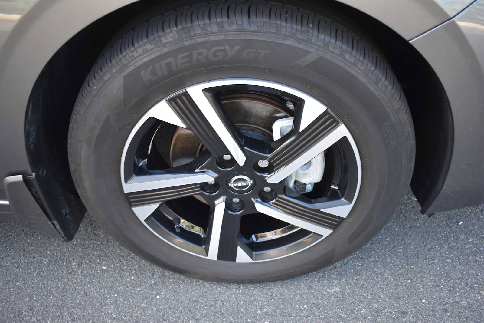 Used 2024 Nissan Sentra SV FWD image 23