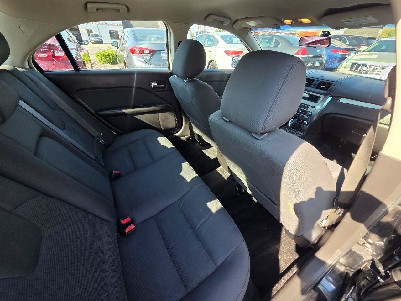 Used 2011 Ford Fusion SE FWD image 16