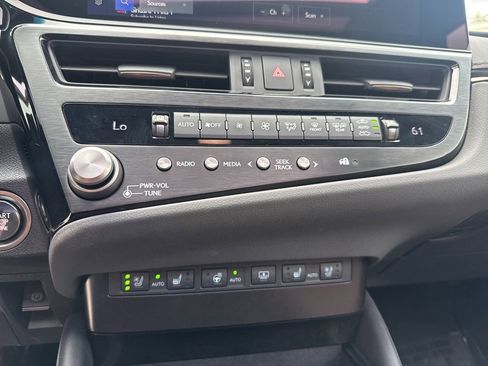 Used 2025 Lexus ES 350 Ultra Luxury FWD image 22