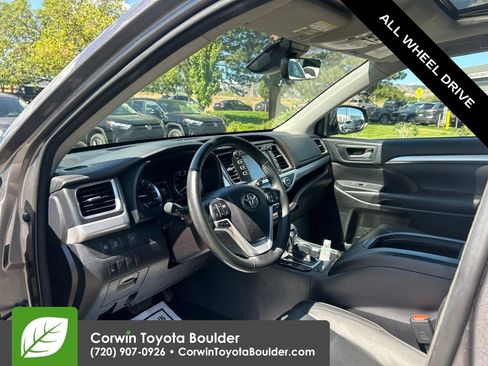 Used 2017 Toyota Highlander XLE w/ Carpet Mat Package AWD/4WD image 22