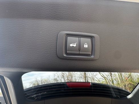 New 2025 Mitsubishi Outlander SE image 17