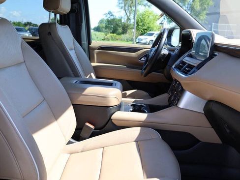 Used 2023 Chevrolet Suburban Premier AWD/4WD image 15