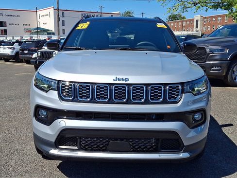 Used 2025 Jeep Compass Limited AWD/4WD image 2