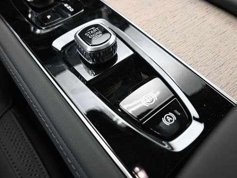 New 2026 Volvo XC90 B6 Plus w/ Protection Package Premier image 18