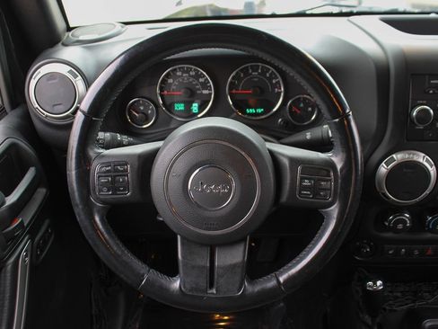 Used 2017 Jeep Wrangler Rubicon w/ Connectivity Group image 24