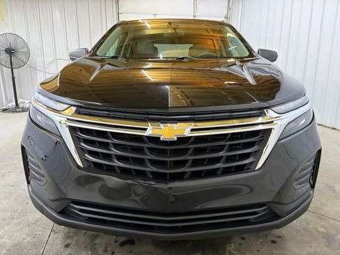 Used 2022 Chevrolet Equinox LS w/ LS Convenience Package FWD image 2