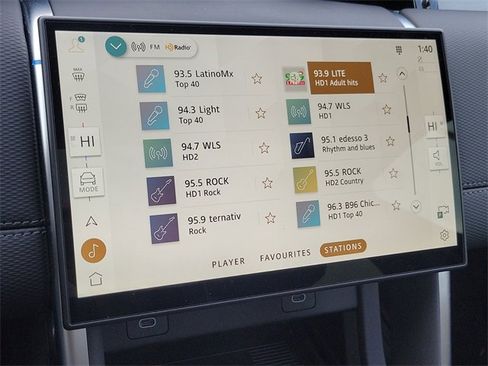 Used 2025 Land Rover Discovery Sport Dynamic SE image 28