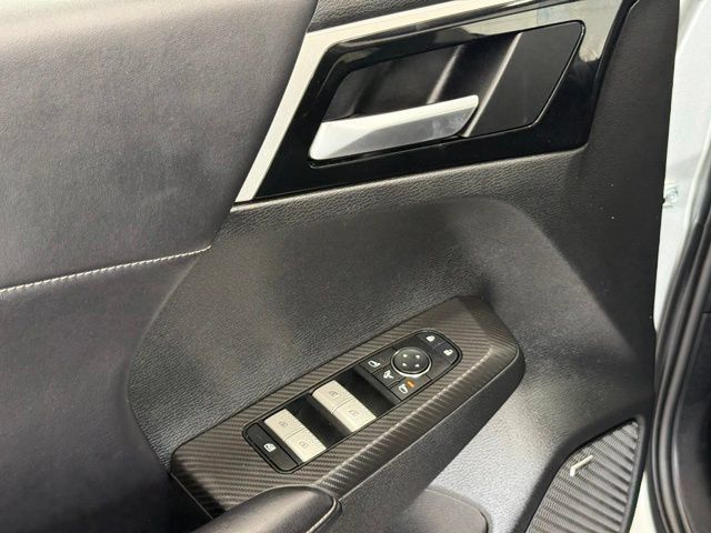 Used 2025 Mitsubishi Outlander SE AWD/4WD image 15