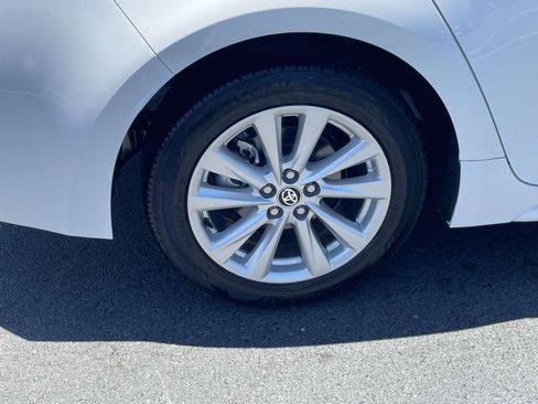 Used 2025 Toyota Corolla LE w/ LE Premium Package FWD image 7