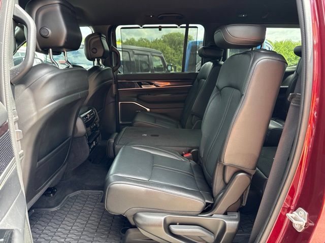 Used 2024 Jeep Wagoneer 4WD w/ Convenience Group I image 13