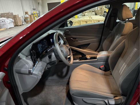 Used 2025 Hyundai Elantra SEL image 7