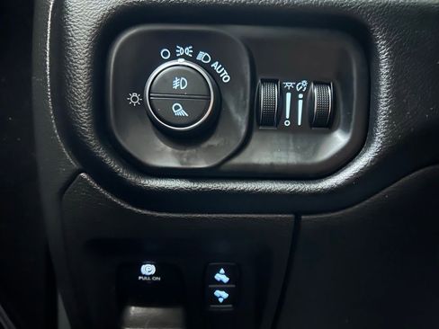 Used 2022 RAM 1500 Laramie AWD/4WD image 8
