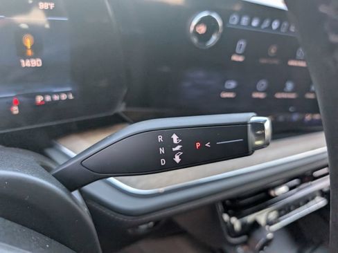 Used 2025 Chevrolet Suburban High Country AWD/4WD image 21