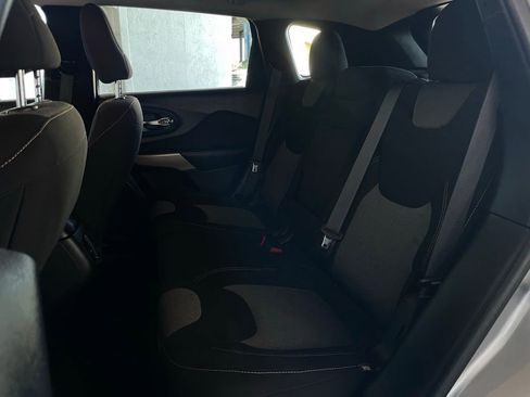 Used 2017 Jeep Cherokee Sport image 14