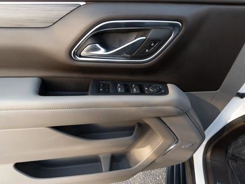 Used 2023 GMC Yukon XL SLT image 12