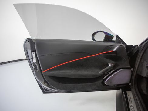 Certified 2022 Ferrari Roma image 11