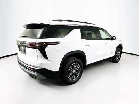 Used 2025 Chevrolet Traverse LT FWD image 9