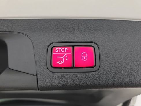 Used 2025 Mercedes-Benz GLS 450 4MATIC image 36