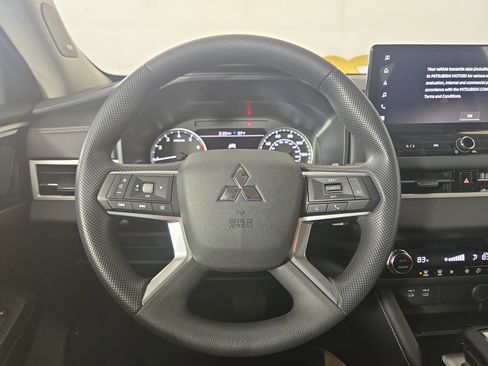 New 2026 Mitsubishi Outlander ES image 14