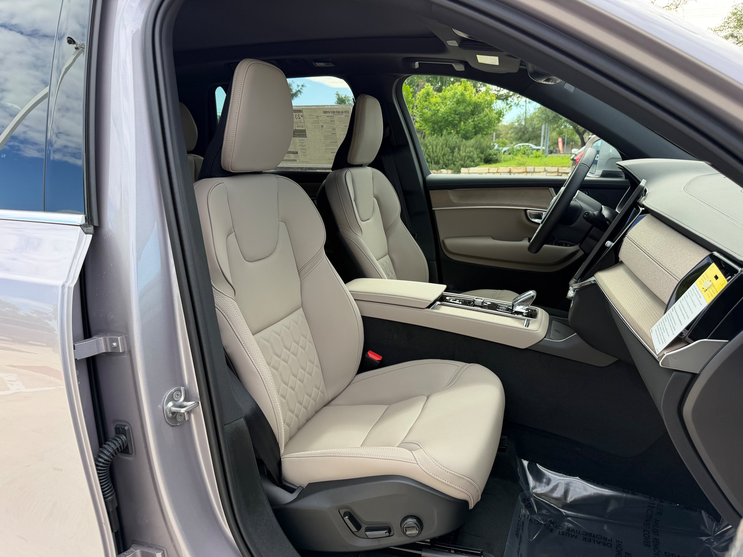 New 2026 Volvo XC90 B6 Plus w/ Protection Package Premier AWD/4WD image 8