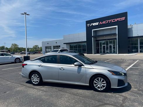 Used 2023 Nissan Altima 2.5 S FWD image 2