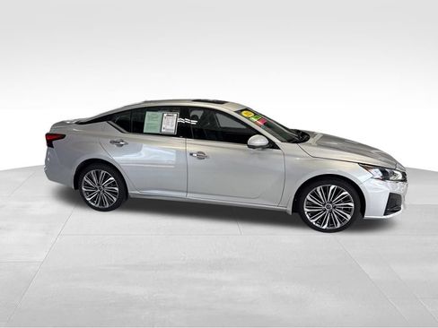 Used 2023 Nissan Altima 2.5 SL AWD/4WD image 7