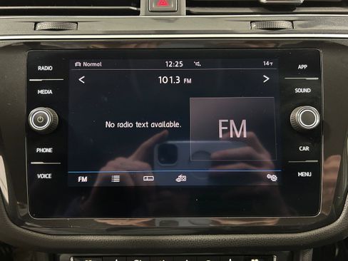 Used 2019 Volkswagen Tiguan SE image 5