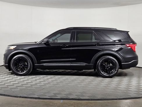 Used 2022 Ford Explorer XLT w/ Equipment Group 202A image 3