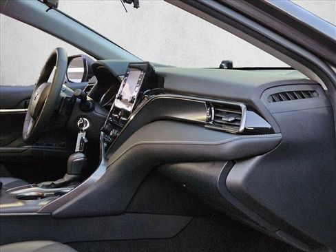 Used 2022 Toyota Camry SE image 23