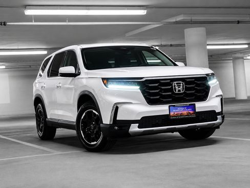 Used 2025 Honda Pilot EX-L image 4