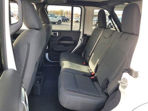 Used 2024 Jeep Wrangler Sahara image 9