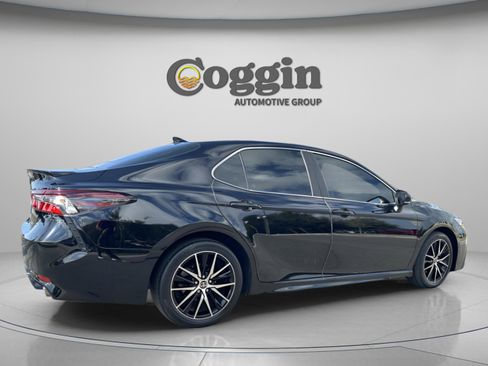 Used 2023 Toyota Camry SE image 5