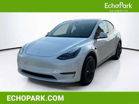 Used 2024 Tesla Model Y Long Range AWD/4WD image 1