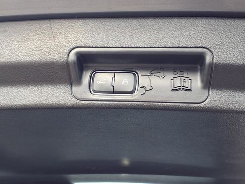 Certified 2022 Ford Explorer XLT w/ Equipment Group 202A image 23