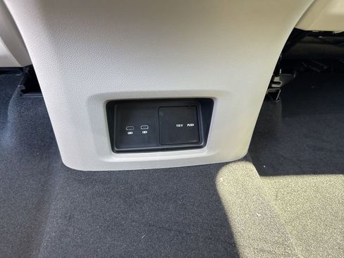 New 2026 Volkswagen Atlas SE image 13