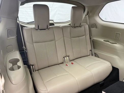 Used 2016 Nissan Pathfinder Platinum w/ Family Entertainment Package FWD image 29