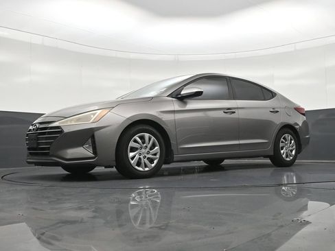 Used 2020 Hyundai Elantra SE FWD image 23