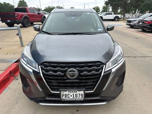 Used 2021 Nissan Kicks SV FWD image 2