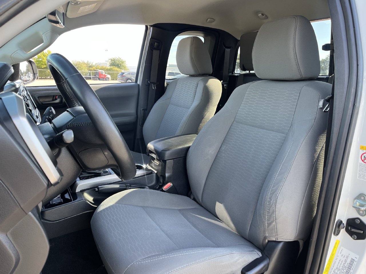 Used 2018 Toyota Tacoma SR5 AWD/4WD image 22