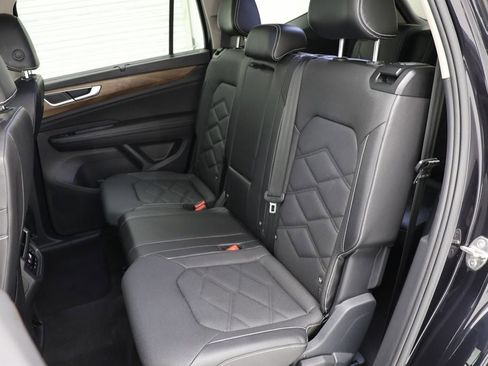 Used 2024 Volkswagen Atlas SE image 13