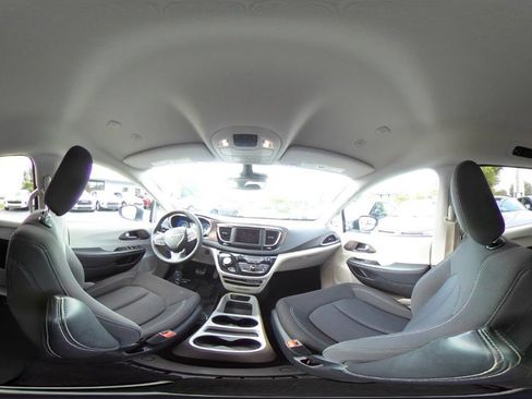 Used 2024 Chrysler Voyager LX FWD image 45