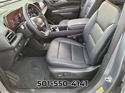 Used 2025 Chevrolet Traverse LT image 10