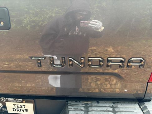 Used 2015 Toyota Tundra SR5 w/ SR5 Upgrade Package image 8